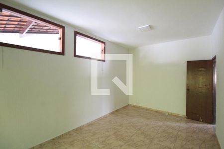 Sala de casa para alugar com 3 quartos, 130m² em Santa Terezinha, Belo Horizonte