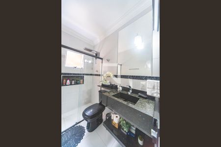 Banheiro  de casa à venda com 3 quartos, 120m² em Vila Suíça, Santo André