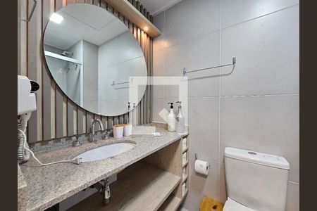 Banheiro de kitnet/studio para alugar com 1 quarto, 21m² em Paraíso, São Paulo