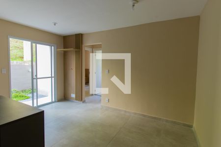 Sala de apartamento para alugar com 2 quartos, 67m² em Jardim Pioneira, Cotia