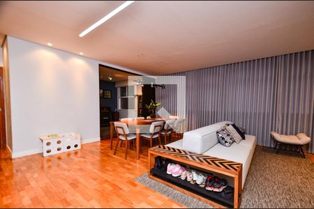 Sala de estar de apartamento à venda com 3 quartos, 147m² em Funcionários, Belo Horizonte