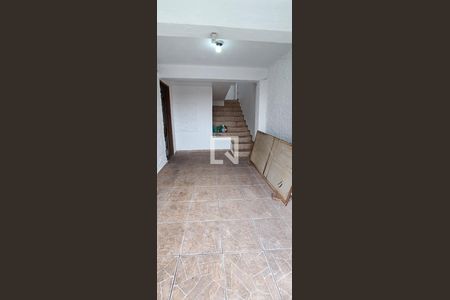 Garagem de casa para alugar com 3 quartos, 119m² em Jardim Vista Alegre, Embu das Artes