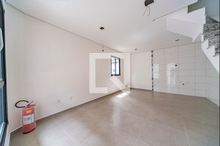 Sala de casa de condomínio à venda com 2 quartos, 103m² em Vila Pires, Santo André