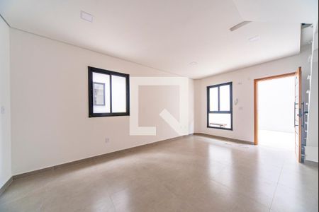 Sala de casa de condomínio à venda com 2 quartos, 89m² em Vila Pires, Santo André