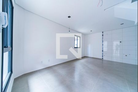 Sala de casa de condomínio à venda com 2 quartos, 89m² em Vila Pires, Santo André