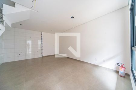 Sala de casa de condomínio à venda com 2 quartos, 89m² em Vila Pires, Santo André