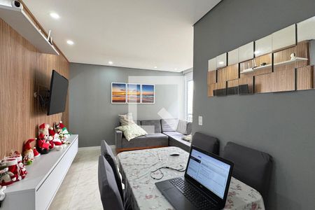 Sala de apartamento à venda com 2 quartos, 70m² em Jardim Tupanci, Barueri