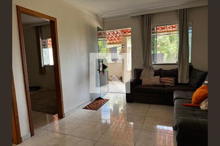 Sala de casa para alugar com 3 quartos, 114m² em Paulo Vi, Belo Horizonte