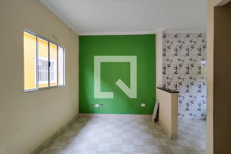 Sala de casa de condomínio para alugar com 2 quartos, 60m² em Nova Mirim, Praia Grande