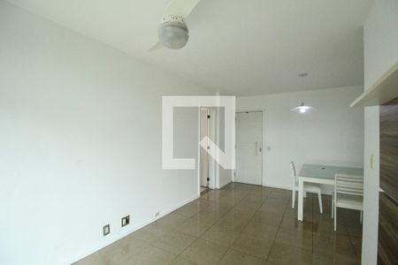 Sala de apartamento para alugar com 3 quartos, 85m² em Pechincha, Rio de Janeiro