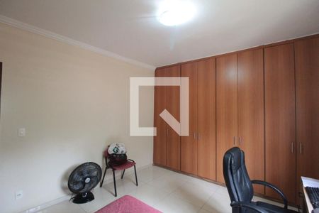 Suite de casa para alugar com 3 quartos, 240m² em Etelvina Carneiro, Belo Horizonte