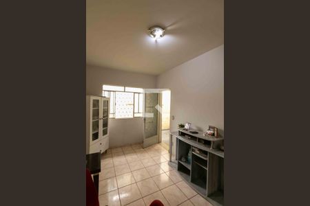 Sala de casa de condomínio à venda com 2 quartos, 90m² em Serrano, Belo Horizonte