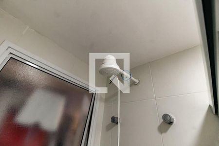 Banheiro Corredor - chuveiro de apartamento para alugar com 3 quartos, 74m² em Jardim Maria Rosa, Taboão da Serra