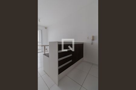 Sala e Cozinha  de apartamento para alugar com 1 quarto, 32m² em Jardim Santa Teresinha, São Paulo