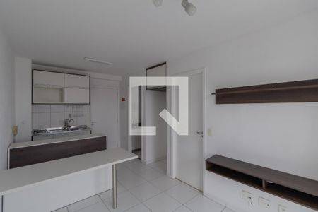 Sala e Cozinha  de apartamento para alugar com 1 quarto, 32m² em Jardim Santa Teresinha, São Paulo