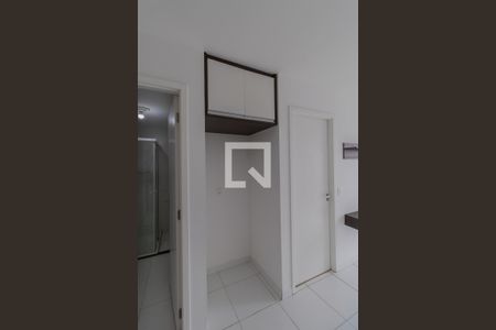 Sala e Cozinha  de apartamento para alugar com 1 quarto, 32m² em Jardim Santa Teresinha, São Paulo