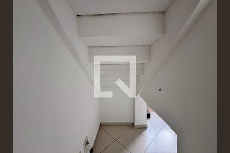 Sala de casa de condomínio à venda com 2 quartos, 80m² em Vila Homero Thon, Santo André