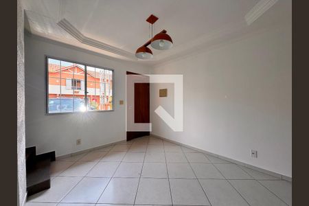 Sala de casa de condomínio à venda com 2 quartos, 80m² em Vila Homero Thon, Santo André