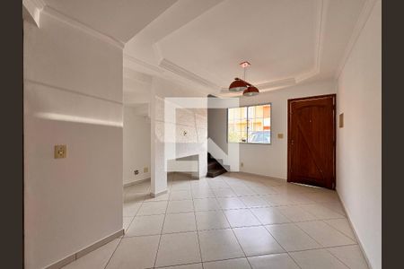 Sala de casa de condomínio à venda com 2 quartos, 80m² em Vila Homero Thon, Santo André