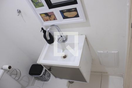 Lavabo de casa de condomínio para alugar com 2 quartos, 54m² em Água Chata, Guarulhos