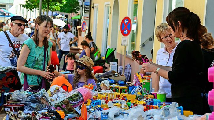 14 Fahrräder versteigert: Viele Flohmarkt-Besucher trotzen in Ettenheim der Hitze