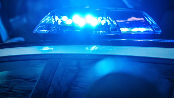 Stuttgart-Nord: 18-Jähriger landet mit Auto in Gleisbereich – Totalschaden