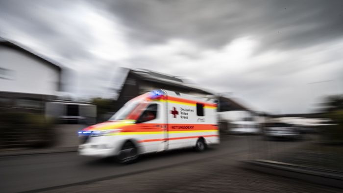 Unfall in Degerloch: Radfahrer nach Sturz lebensgefährlich verletzt – Polizei sucht Zeugen
