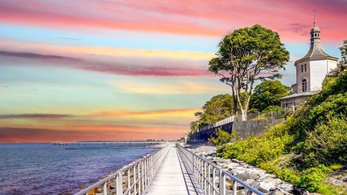 Heiligendamm ist ein Stadtteil des malerisch an der Ostsee gelegenen Bad Doborn. Die Sonnenuntergänge an der Ostsee sind ein Traum.