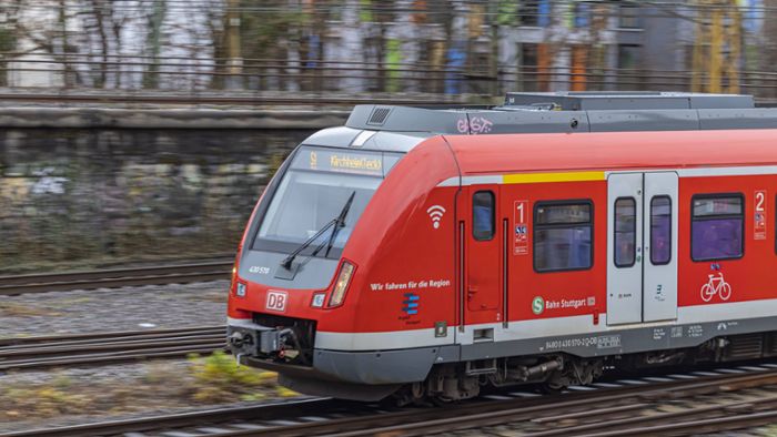 Aggressionen am Bahnhof in Kirchheim: Renitenter Mann verletzt Polizisten