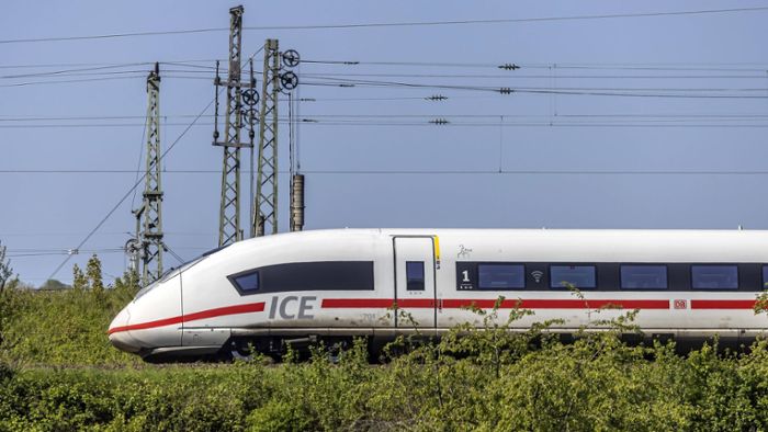 ICE nach Stuttgart: Ungültiges Bahnticket – Senior attackiert Zugpersonal