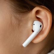 Police and cybersecurity experts have shared a warning about a new vulnerability in Apple AirPods