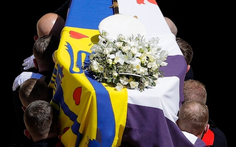 The coffin as it was carried inside St. George's Chapel