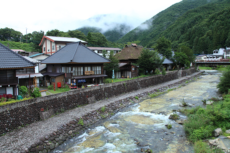 平家の里に開かれた名湯・湯西川温泉。「かまくら祭」で雪国の情緒を満喫する旅へ