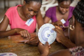 women using a diagnostic chart