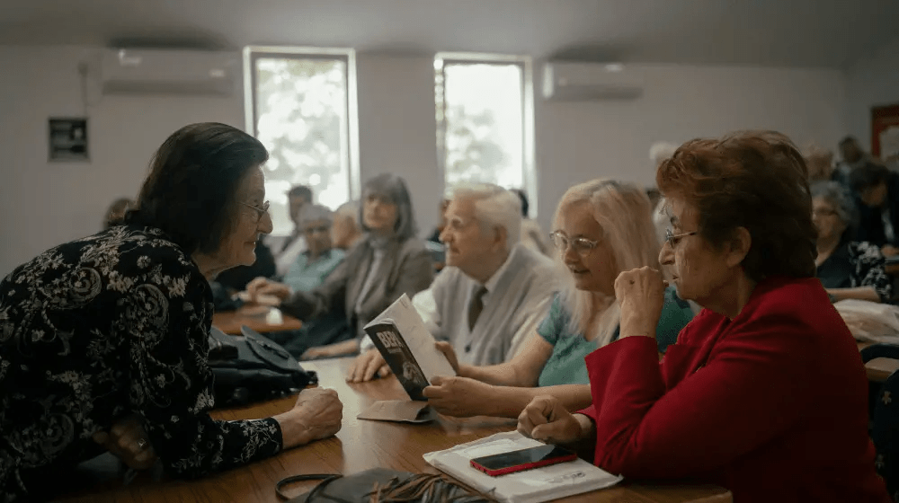 Aprovechar el potencial de las personas de edad mediante programas apoyados por...