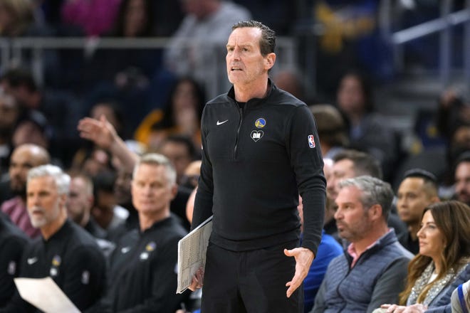 Golden State Warriors assistant coach Kenny Atkinson during the fourth quarter against the Los Angeles Lakers on Jan. 27 in San Francisco, California.