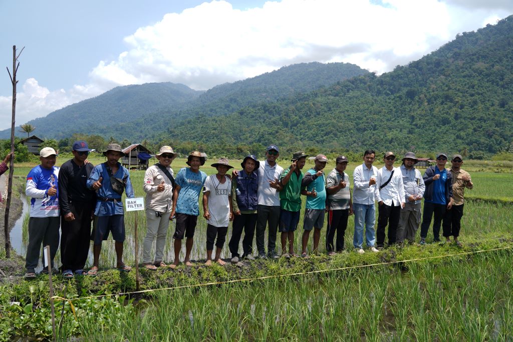 Menyikapi tantangan pertanian yang berkelanjutan, PT Vale Indonesia Tbk (PT Vale) Indonesia Growth Project (IGP) Morowali didukung oleh Dinas Ketahanan Pangan Provinsi Sulawesi Tengah melaksanakan pengawasan terhadap petani binaan untuk memastikan para petani yang telah tersertifikasi oleh Inofice, lembaga sertifikasi organik yang telah diverifikasi oleh Otoritas Kompeten Pangan Organik (OKPO) Kementerian Pertanian Republik Indonesia, terus menjaga kompetensi dan standar pengolahan organiknya sesuai dengan kriteria yang telah ditetapkan yang berlangsung Minggu (22/9/2024), di Desa Ululere, Bungku Timur, Morowali.