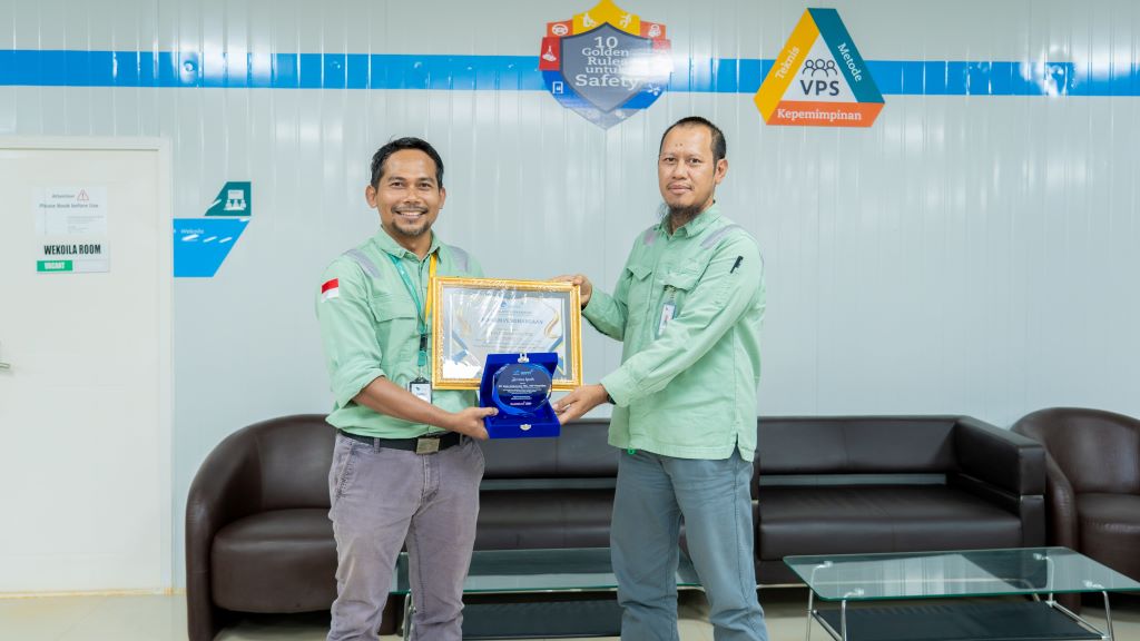 Penggunaan Spektrum Frekuensi Radio (SFR) secara tertib dan sesuai regulasi sangat krusial untuk kelangsungan operasional perusahaan. PT Vale Indonesia Tbk (PT Vale) menegaskan posisinya sebagai teladan di industri dengan berkontribusi pada pengelolaan SFR yang lebih baik melalui peningkatan efisiensi operasional dan keamanan komunikasi.