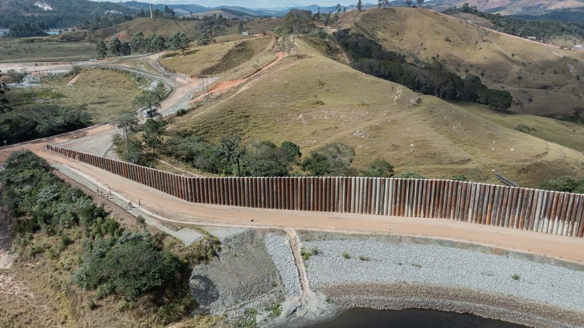 Fence crossing a green mountainous area