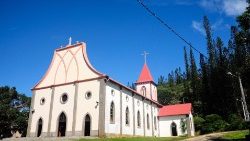 Église de Notre-Dame-de-l'Assomption sur l'île des Pins, partiellement brûlée le 19 juillet.