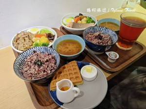 東區隱藏版健康美食！超值「真飽餐盒」低脂高蛋白套餐，還有鬆餅和紅茶搭配。