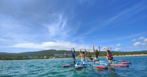 夏天玩水住飯店！福容推出夏日限定「最夯玩水行程」大公開，東北角看沙雕玩SUP、台中玩水上樂園、花蓮清水斷崖體驗SUP。