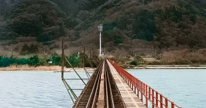 神隱少女海上列車在這！每天只有3班車次，京都預約制電車「天橋立丹後黑松號」肥美蟹腿配海岸線超享受。