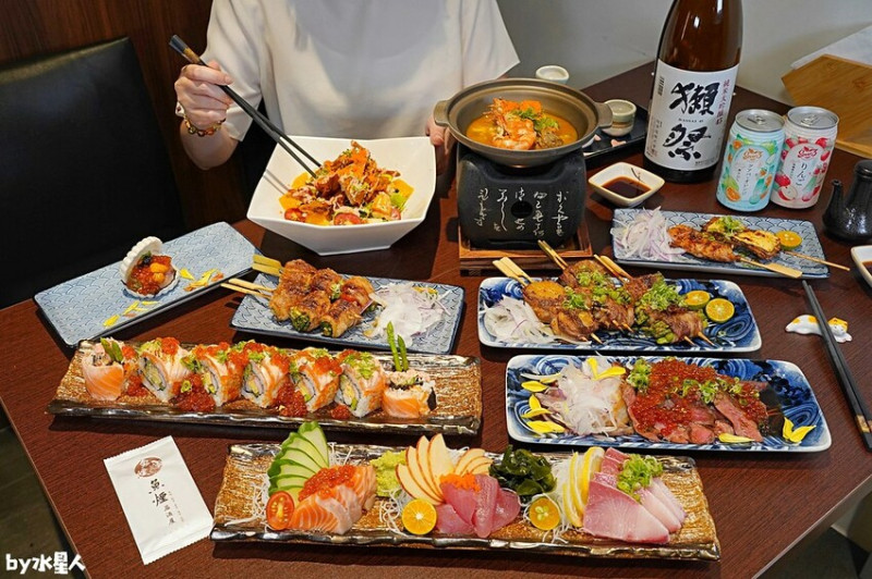 魚煙居酒屋：逢甲串燒日式料理推薦，每日新鮮魚貨直送，炭火串燒壽司刺身必吃，獨立包廂客製化桌菜