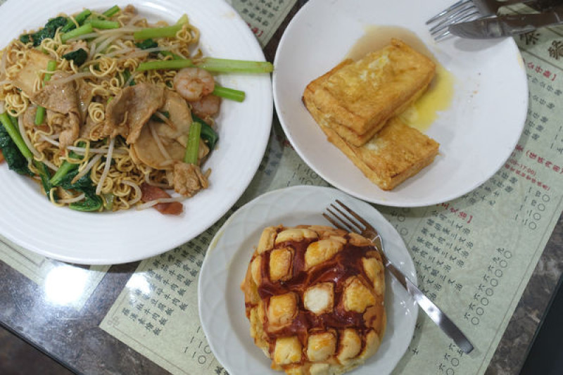 香港鑫華茶餐廳‧永康商圈人氣好旺的茶餐廳~粥飯麵食到港式點心攏總有!!!!