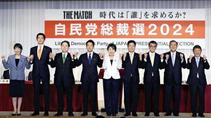 自民党総裁選の候補者共同記者会見に臨む（左から）高市経済安保相、小林前経済安保相、林官房長官、小泉進次郎元環境相、上川外相、加藤元官房長官、河野デジタル相、石破元幹事長、茂木幹事長（１３日午後、党本部で）＝川口正峰撮影