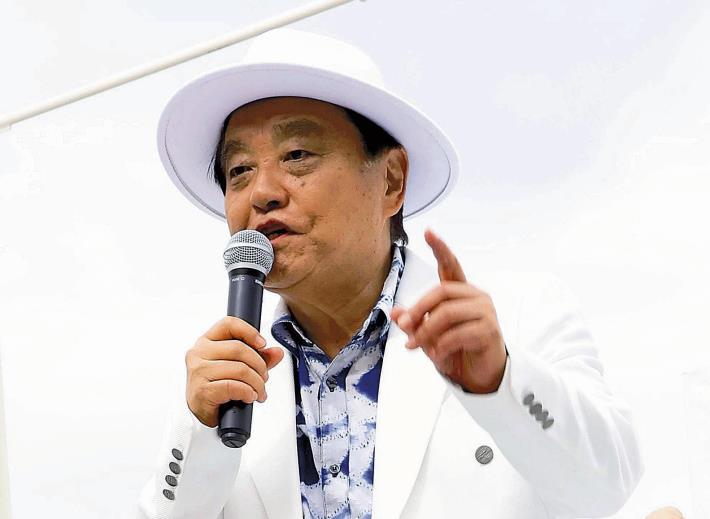 東京都内での記念イベントで楽曲を披露する河村市長