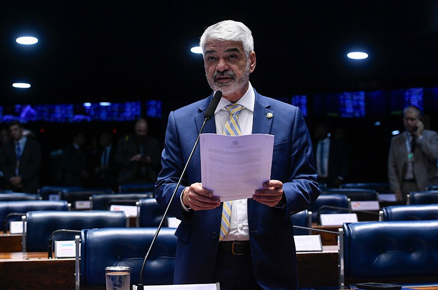 Em pronunciamento, à bancada, senador Humberto Costa (PT-PE).