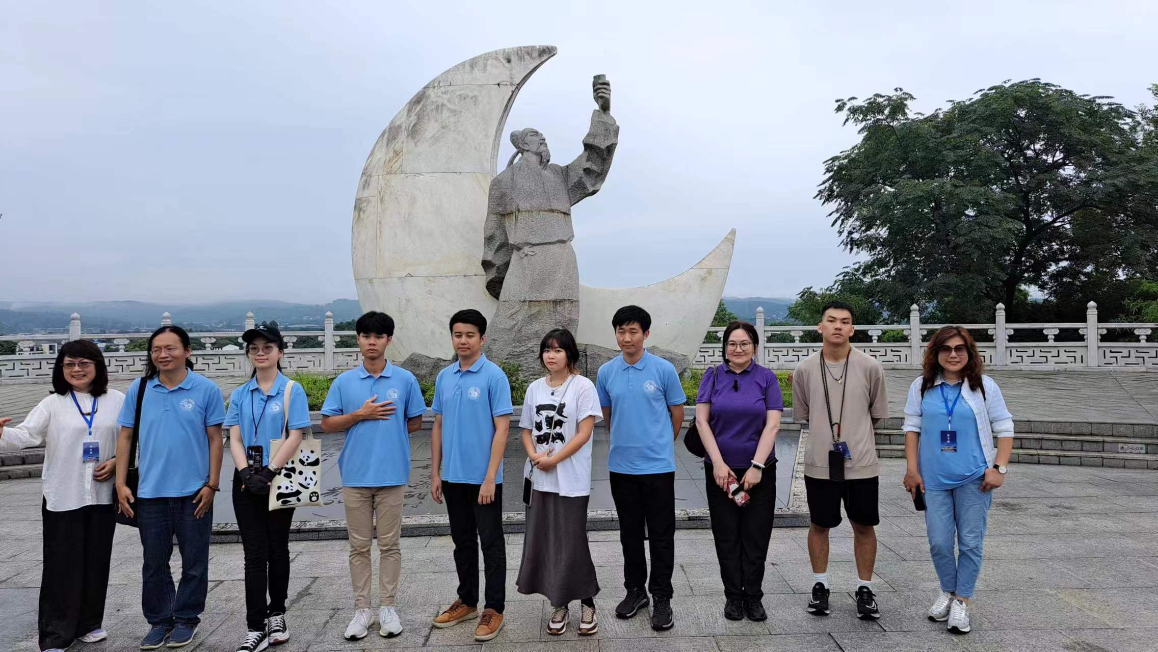 台灣青年學生9日參訪四川江油的李白故居。圖/宋秉忠攝