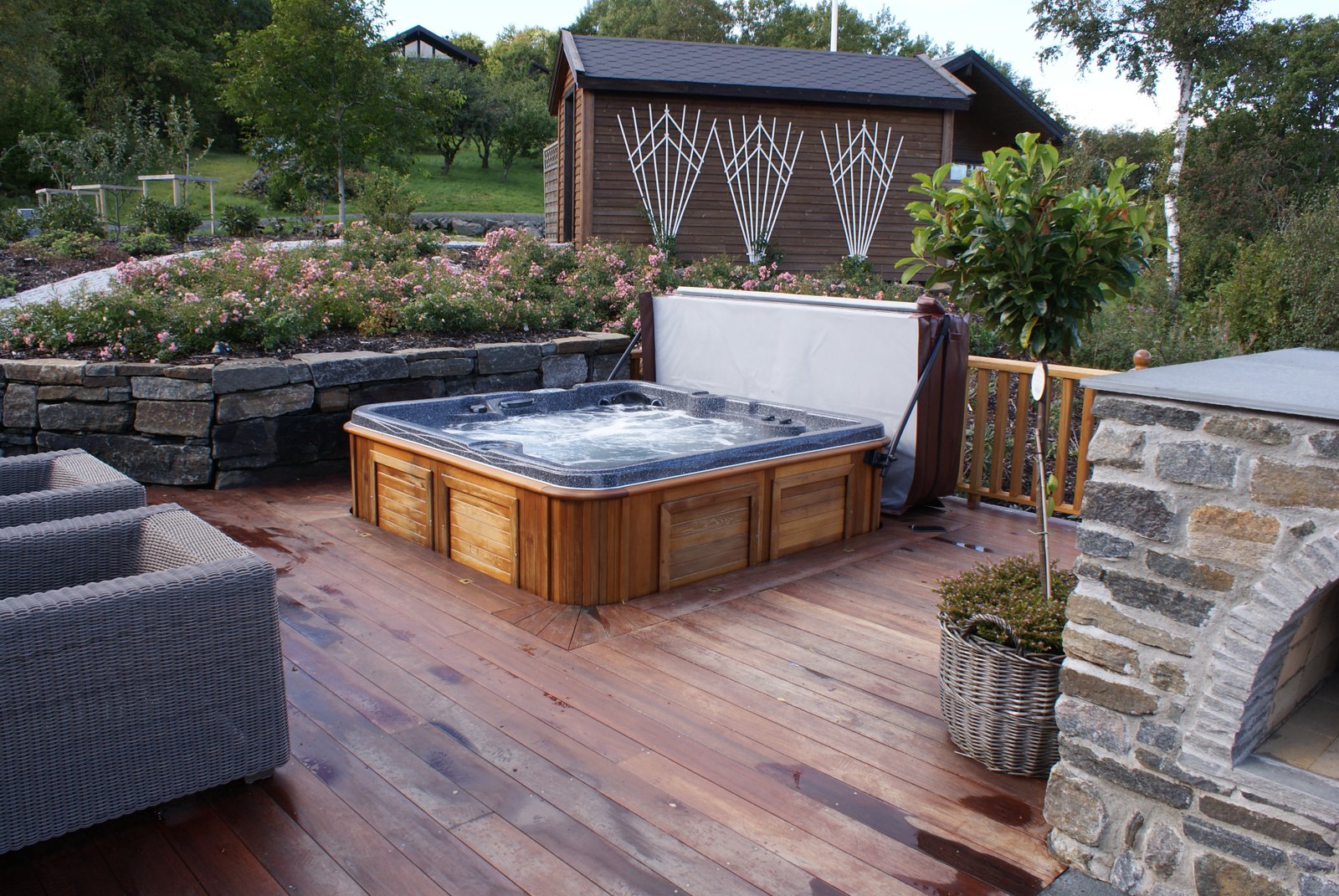 hot-tub-sunk-in-deck-garden